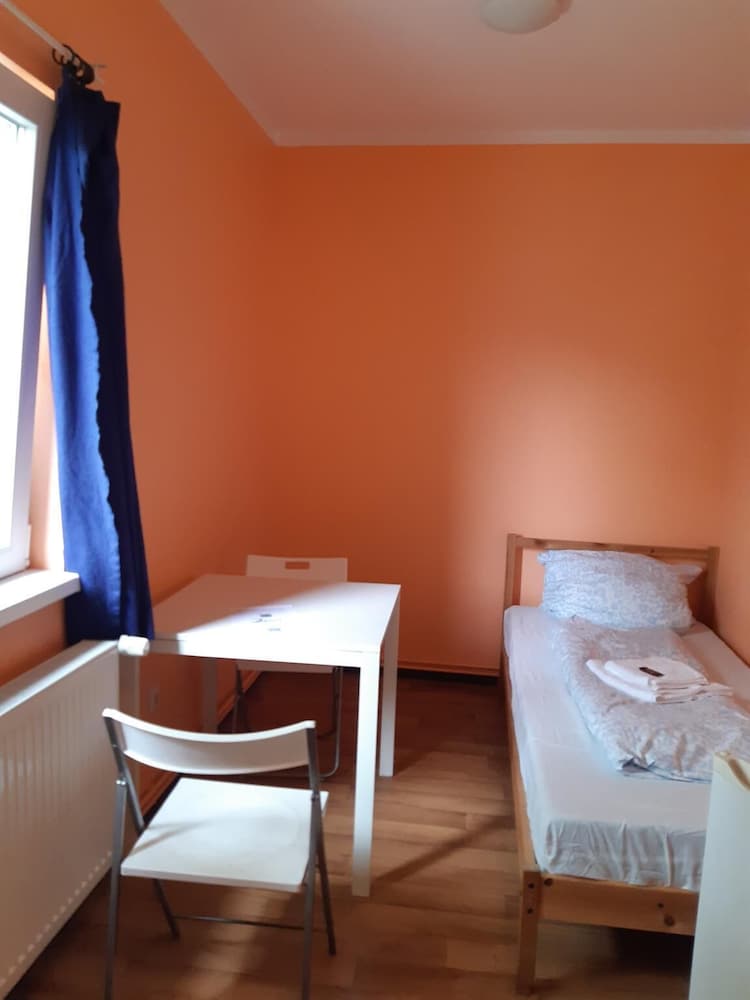 2-Rent Group Hostel Rooms&Apartments TUB19A