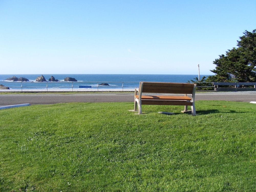 Sunset Oceanfront Lodging