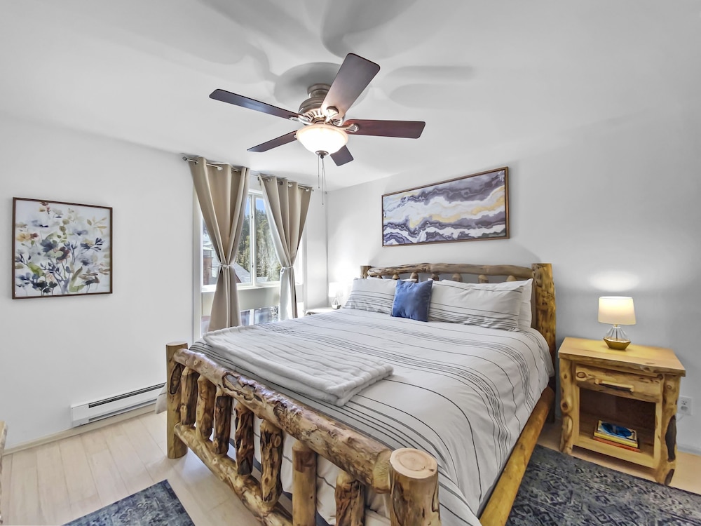 Ski Hill 40 2 Bedroom Condo by RedAwning view 2
