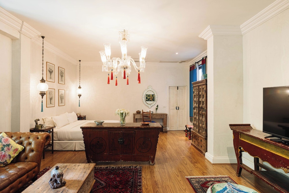 At Niman Conceptual Home - Image 4