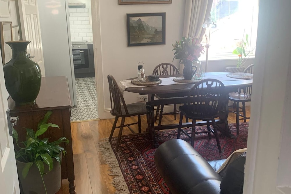 Sleeps 7 Home Blackpool W/free Parking, Bbq, Wifi