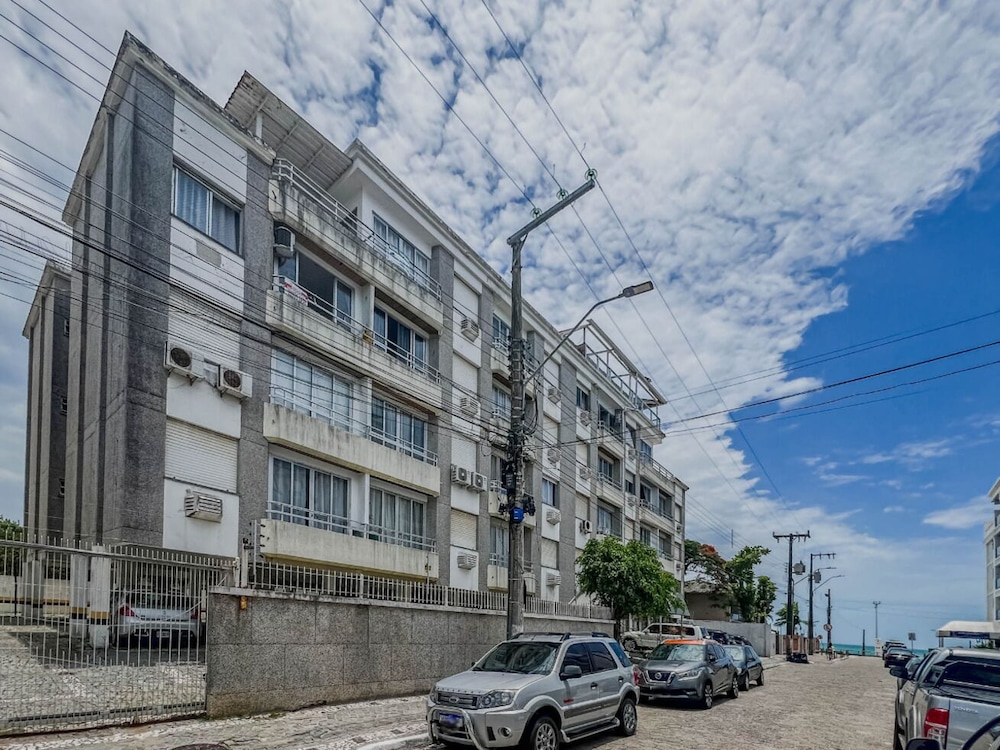 Apto com Wi-fi a 50m da Praia de Canasvieiras