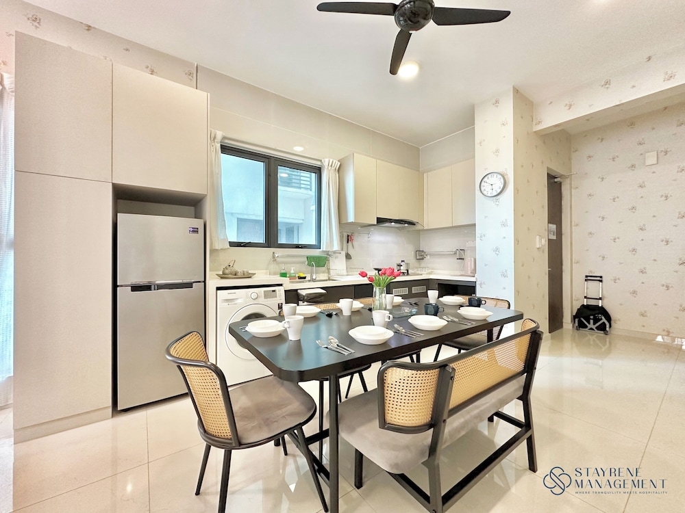 Country Garden Danga Bay Sea View Homestay by Stayrene