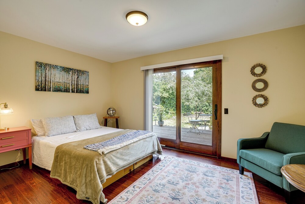 Near Golf, Trails & Parks: Lush Pinole Retreat