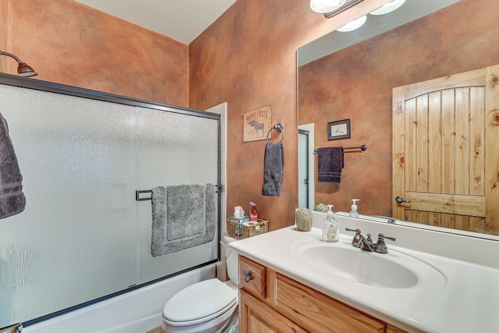 Rustic Retreat w/ Spacious Deck in Show Low!