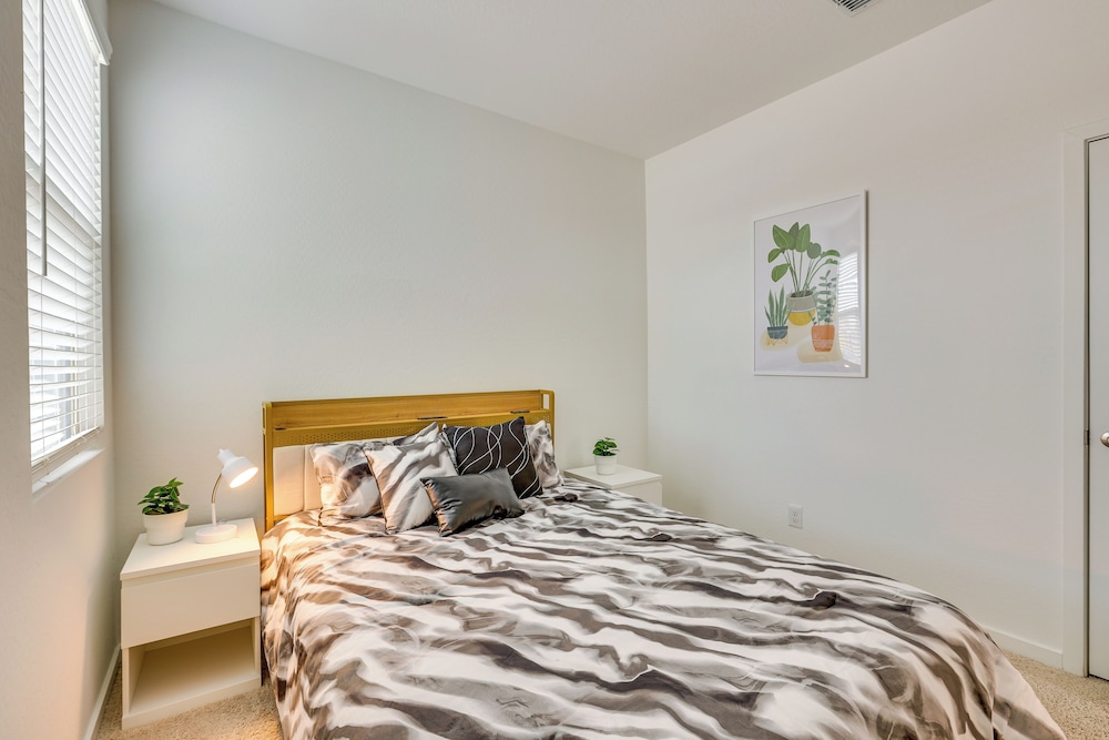 10 Mi to Dtwn Phoenix: Chic Family Home