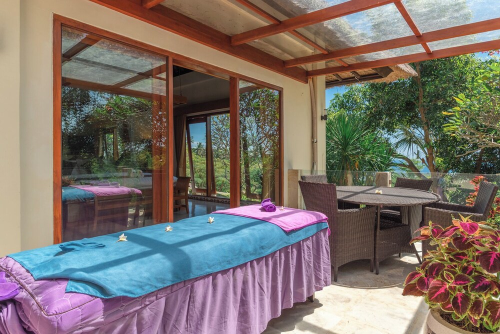 Bougainville Hill Villa