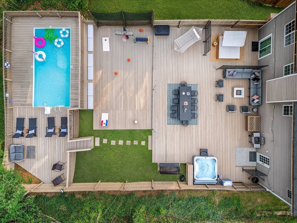 ATL Patio Paradise Pool Hottub Theater Gmrm B-ball