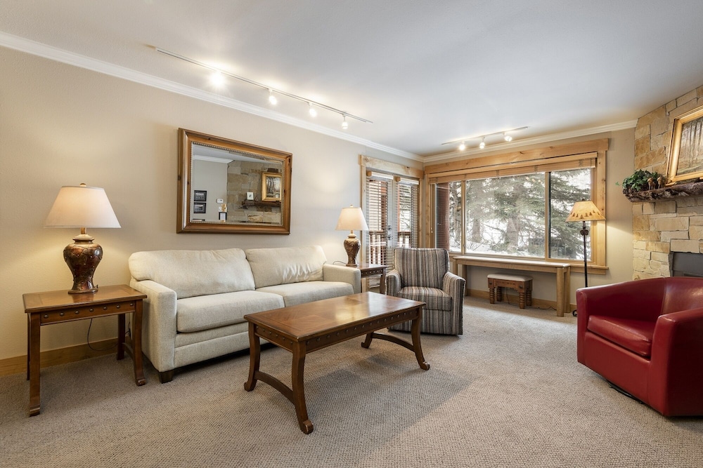 Snow Flower 054 3 Bedroom Condo by RedAwning view 4
