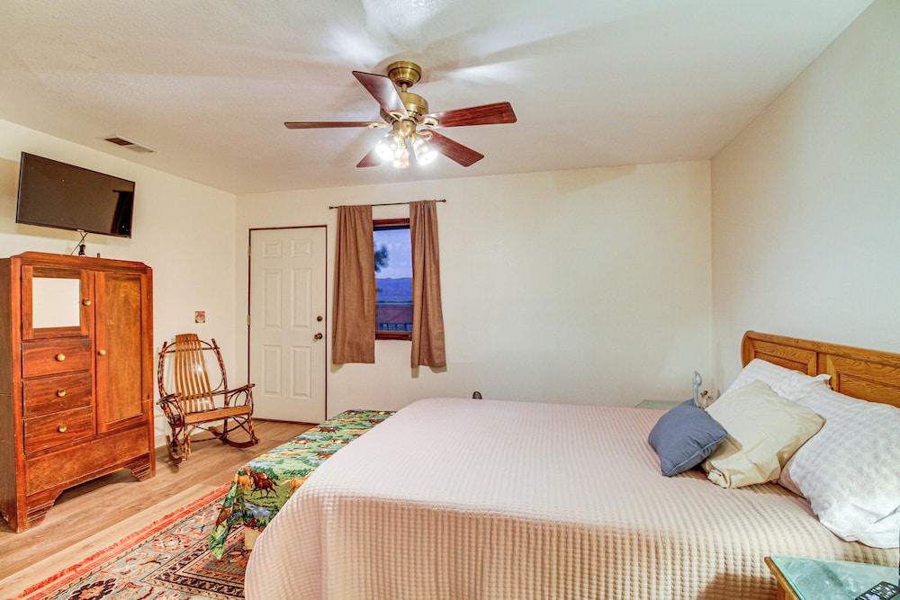 Stunning Sandia Mtn Views: Rio Rancho Retreat