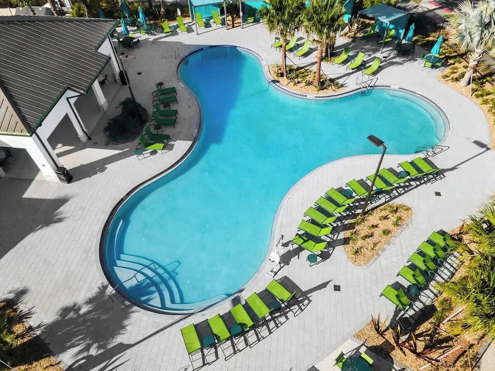 Themed 7bedroom and Pool 18 Guests