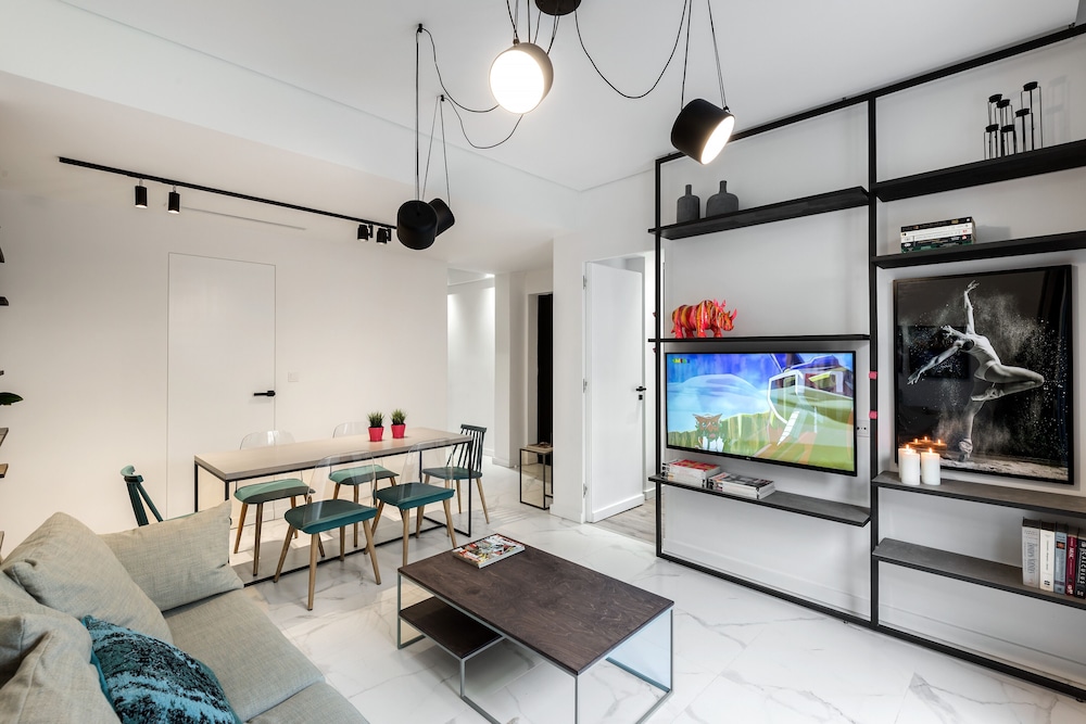 Elysan Urban Stays