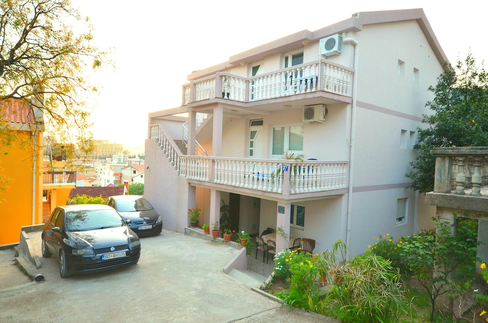 Apartments Cenic