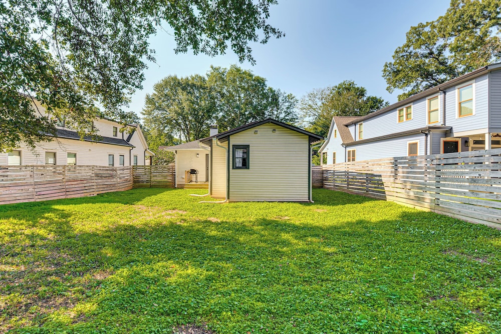 Walk to Beltline: Wfh-friendly Hub w/ Yard!