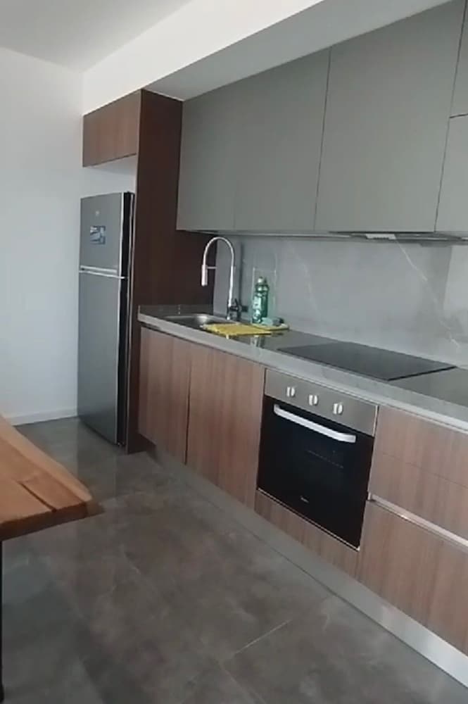 23 Grand Sapphire 2 Bedrooms 2 Shower, Pool, Beach view 4