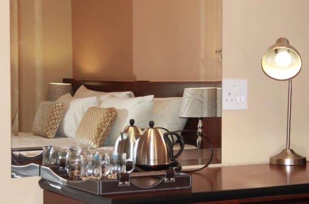 1st Class Manor B&B