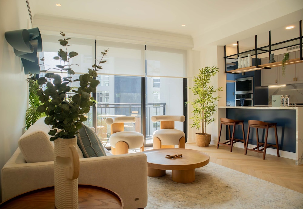 w Lovely 3BR With Incredible Balcony in Miraflores