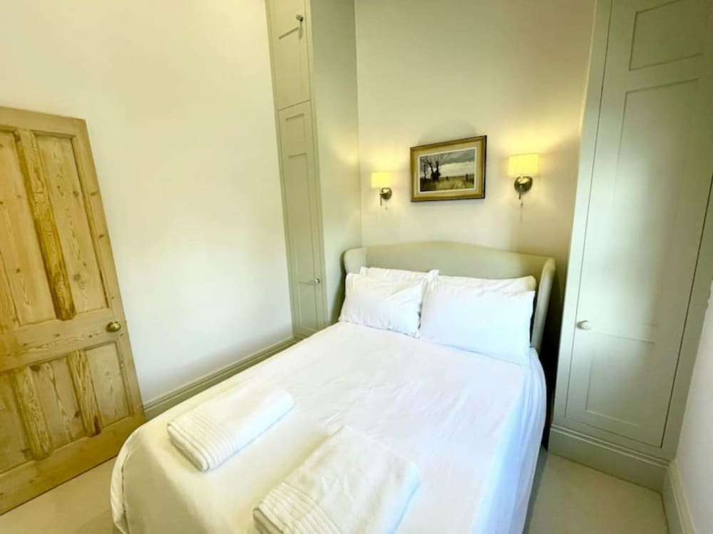 The Emerald - Central Henley 2 Bedroom House - From 145 Per Night