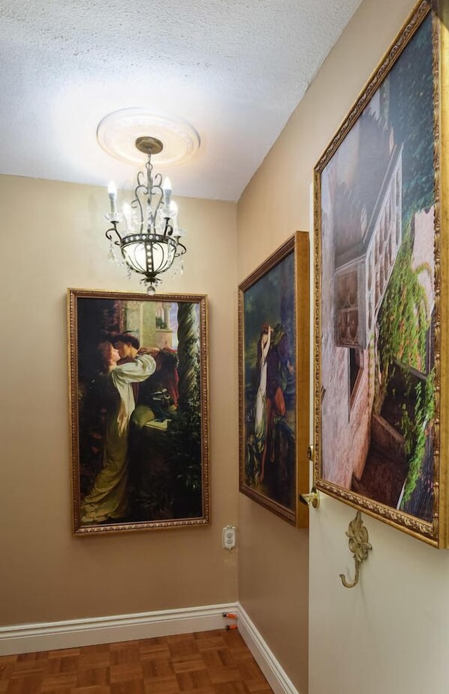 Brockville Vacations - The Noble Suites - Property Image 68