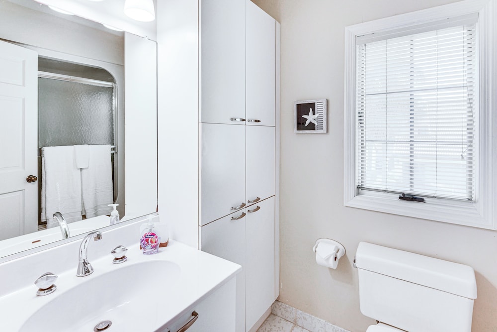 Steps to Ocean, Pool Access! Daytona Beach Gem