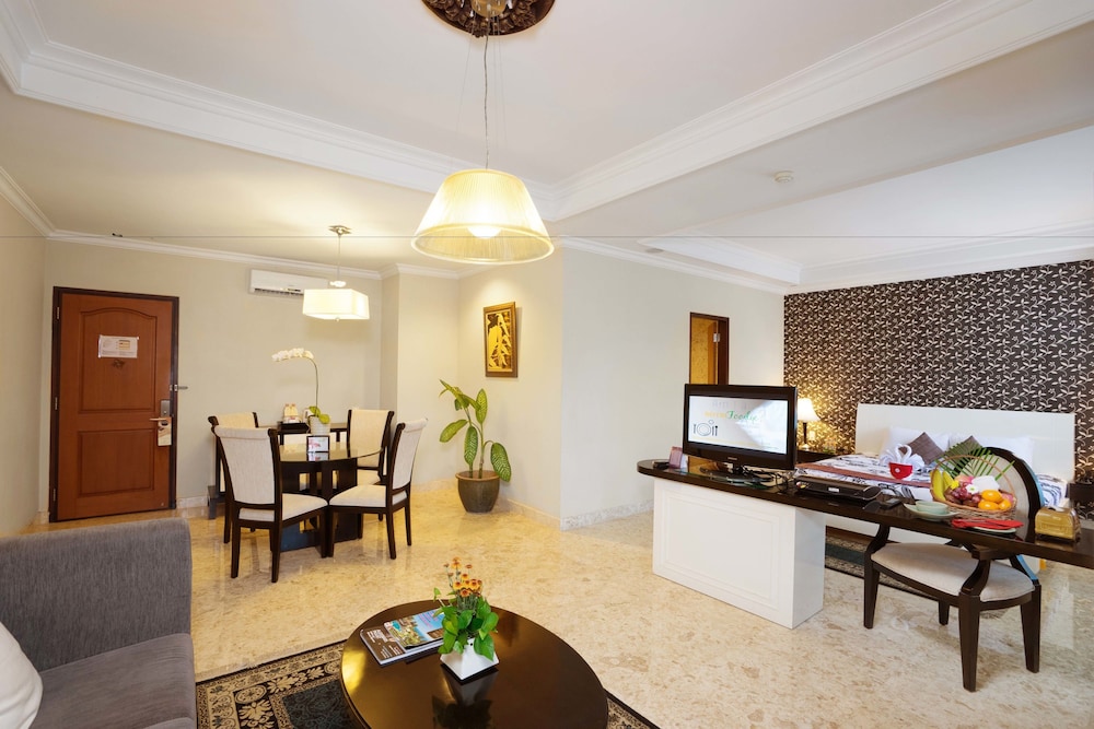 Royal Hotel and Villa Batu