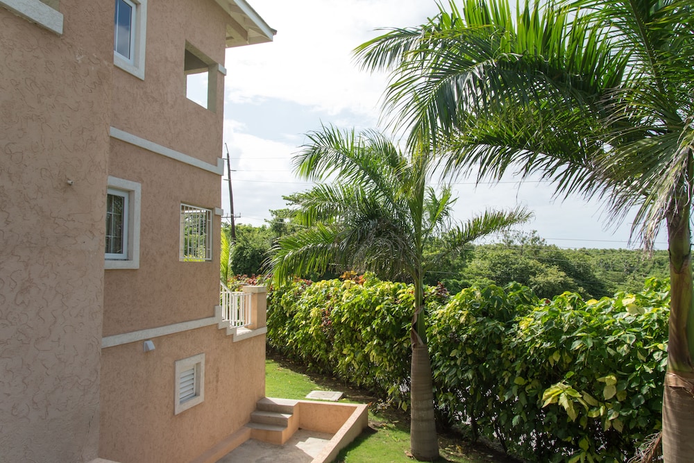 Claudeville Condo