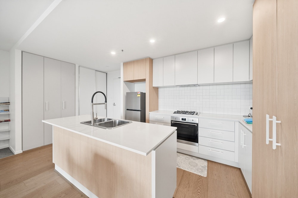 Stylish 2-bed Apartment With Luxe Amenities Access
