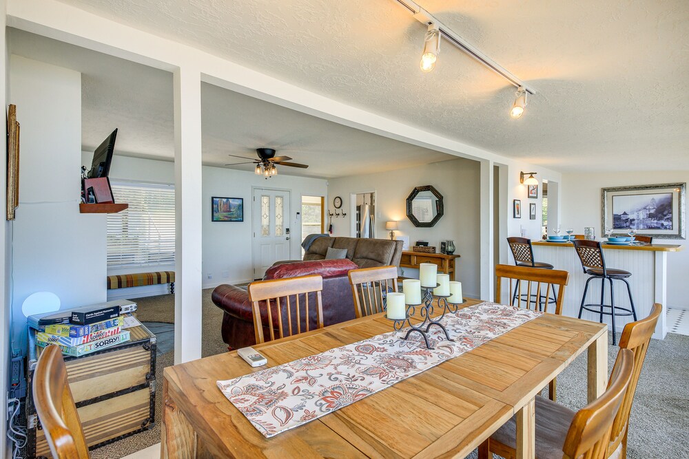 Charming Sagle Retreat w/ Hot Tub  Cozy Fireplace - Property Image 5