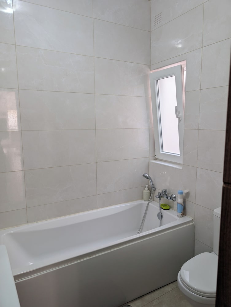 Room-private Cosy Room in a Modern Subur