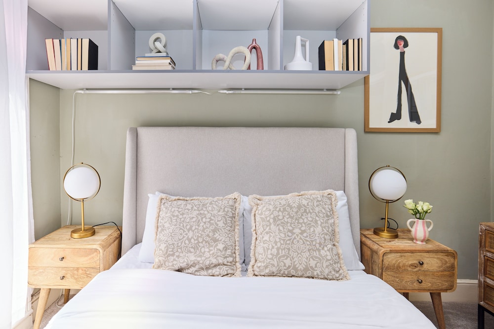 Classic Edwardian Flat near Emirates