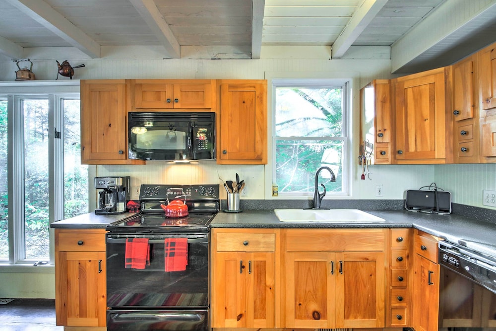 Gilford Cabin - 2 Mi to Gunstock Mountain Resort! view 5