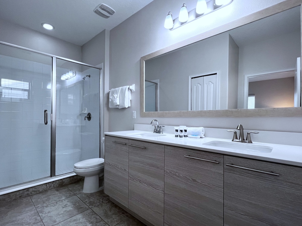 Balmoral Resort-192kb 4 Bedroom Home by RedAwning view 2
