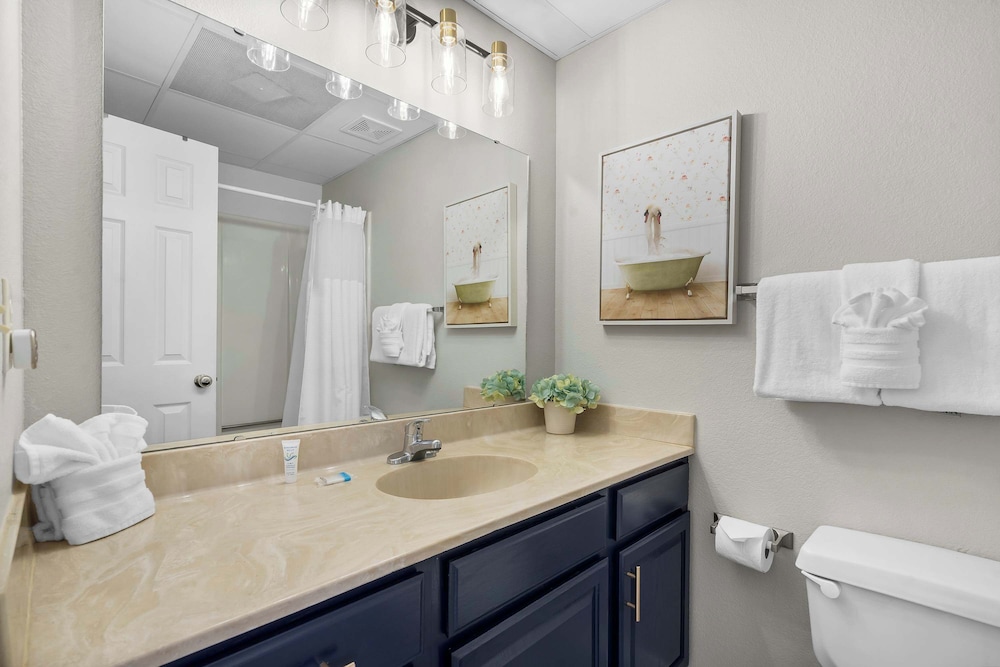 Little Dipper Cozy Condo for 6 w/ Resort-style Amenities