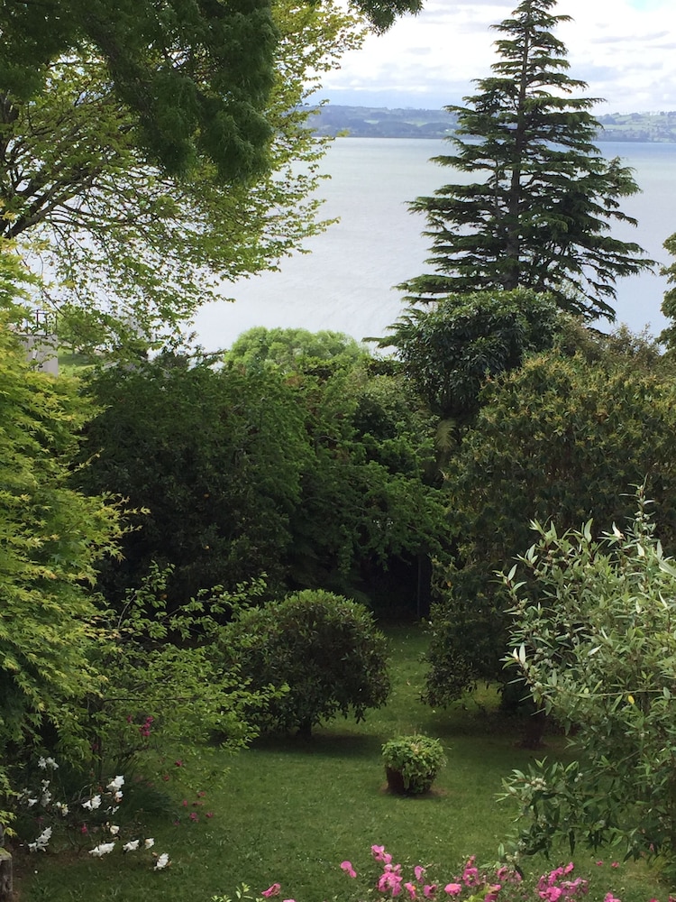 Lakeview Holiday Home