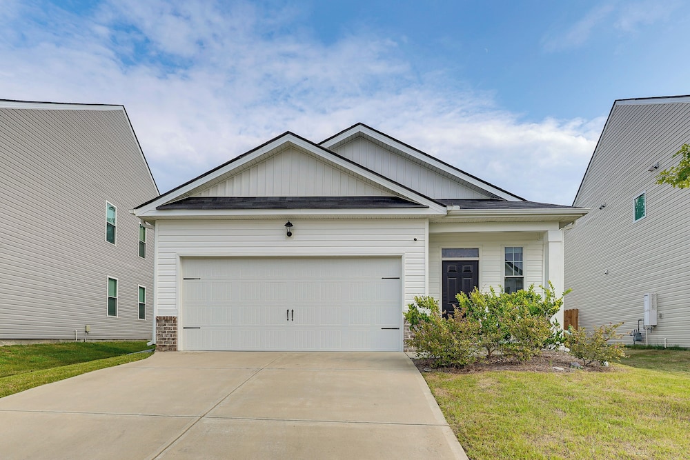 7 Mi to Dtwn Augusta! Modern Family Home