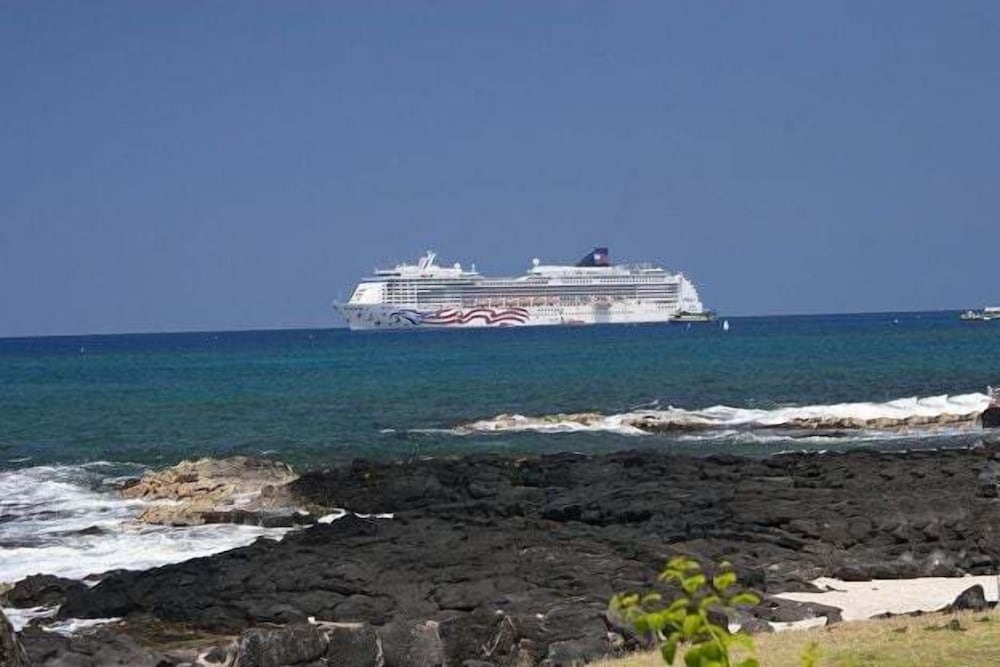 Easy Walk to Town Ocean Front AC & Wifi - Vrkcv