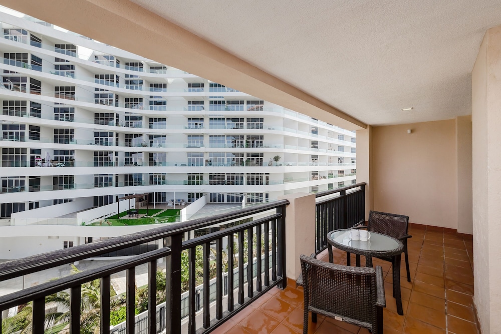 Exotic Apartments at Royal Amwaj