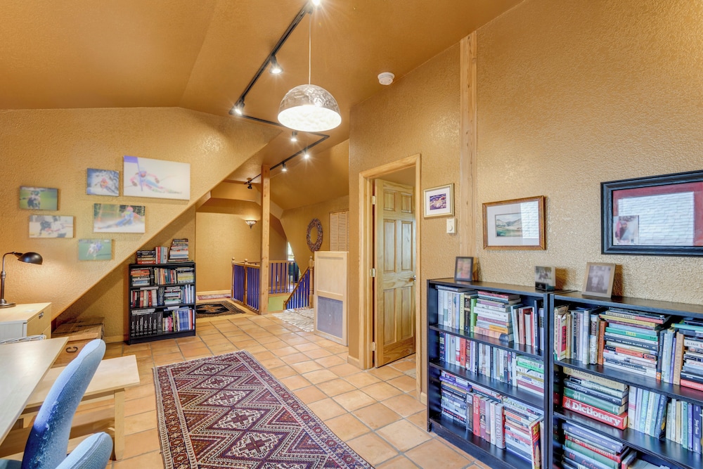 Bike, Hike & Ski: Artsy Steamboat Springs Retreat!
