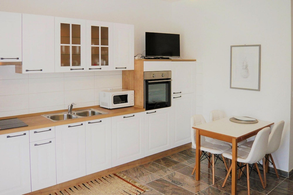Sunny Terrace Apartment in Biograd