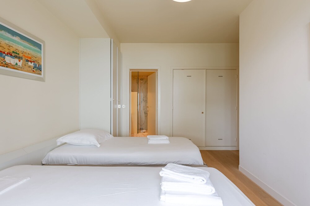 Huswell - Stunning Views Prime Location