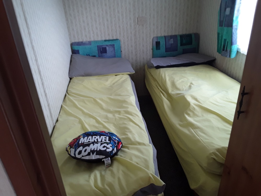 3 bed Caravan Suzie 1,10 Mins From Beach Suzie 1 view 2