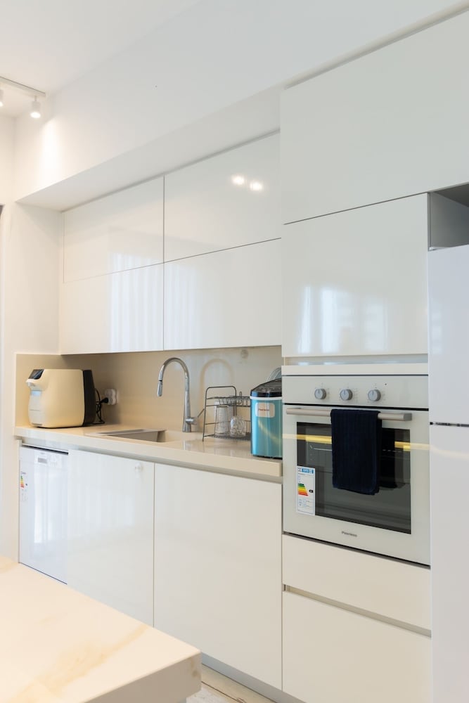 3 BR SeaFront APT Prestigious Tower