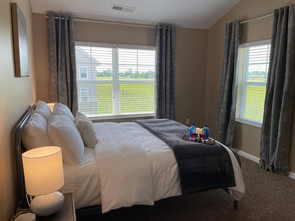 Cozy Dublin Penthouse 2BR W D Wifi