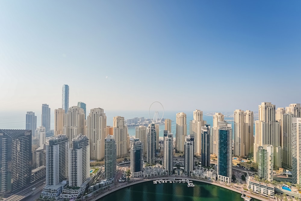 Modern 2BR HighFloor Haven - Vida Marina