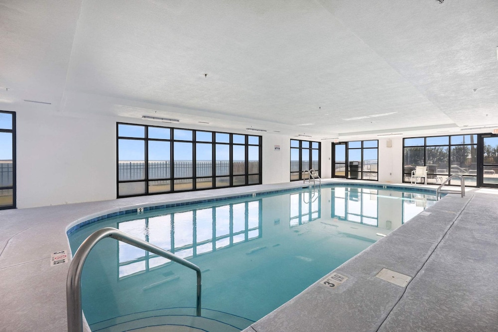 Grand Pointe 512 Gulf-front Stunning Views Top-notch Amenities