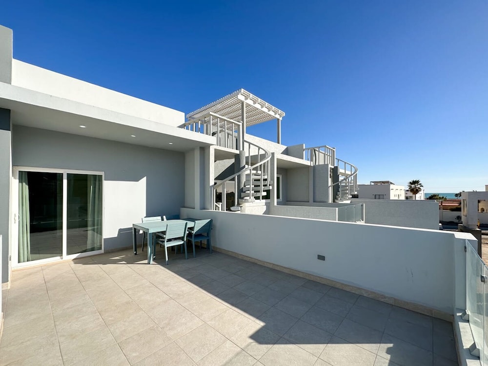 Modern Home in The Exclusivity of Las Conchas