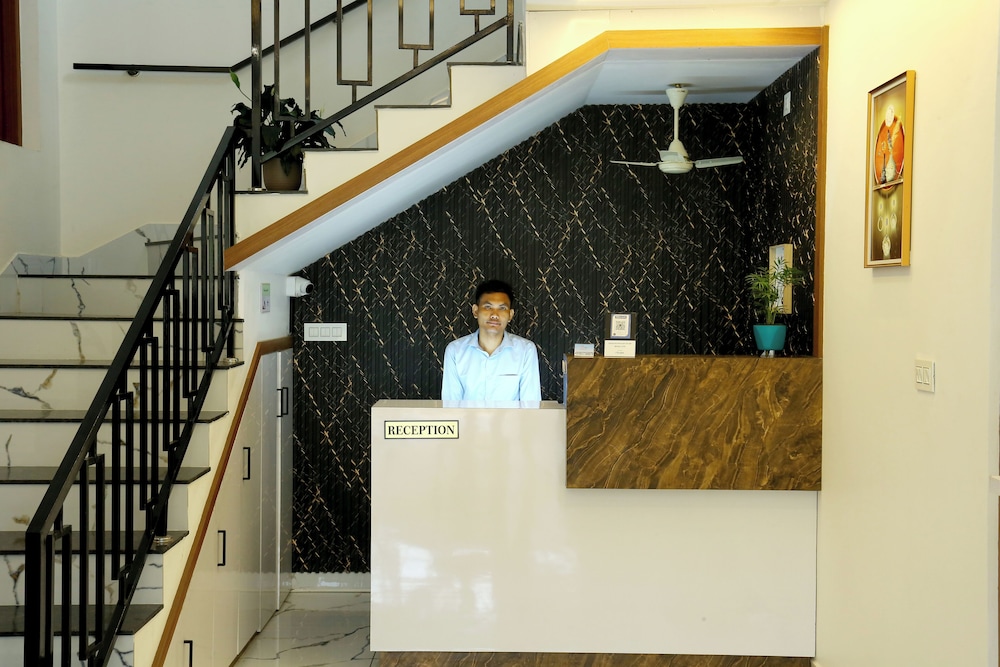 Cloud9 Airport Hotel