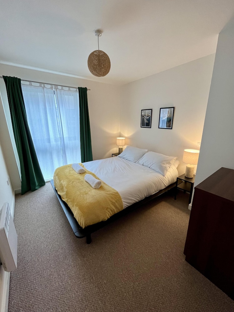 Cosy, Bright and Central Flat for Work and Holiday view 4