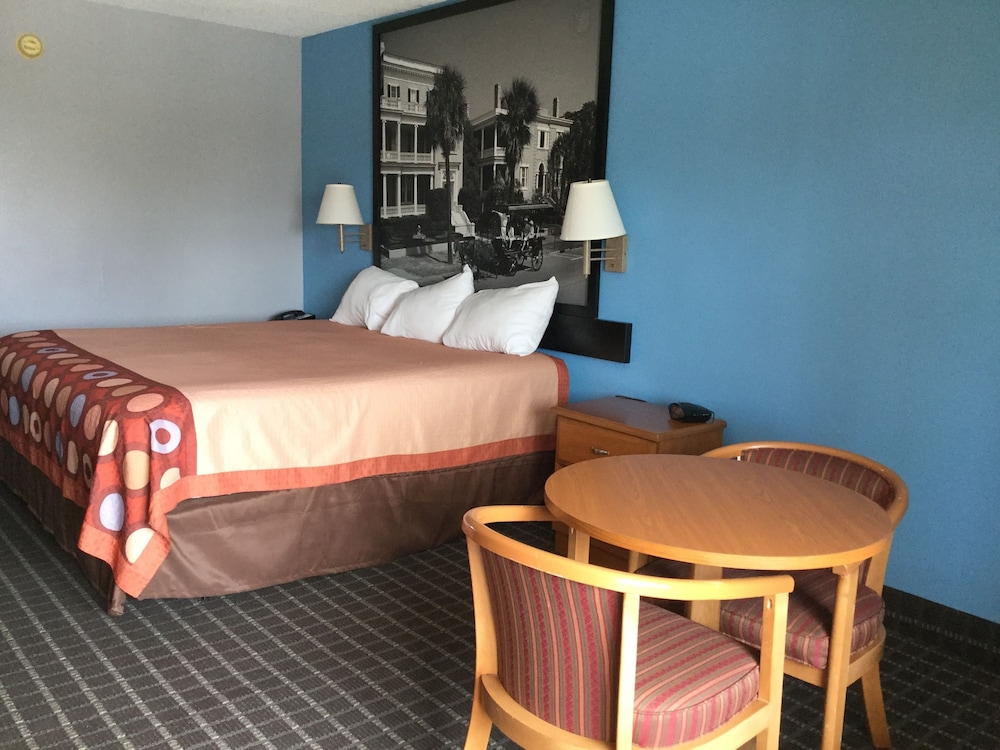 Super 8 by Wyndham Walterboro view 4