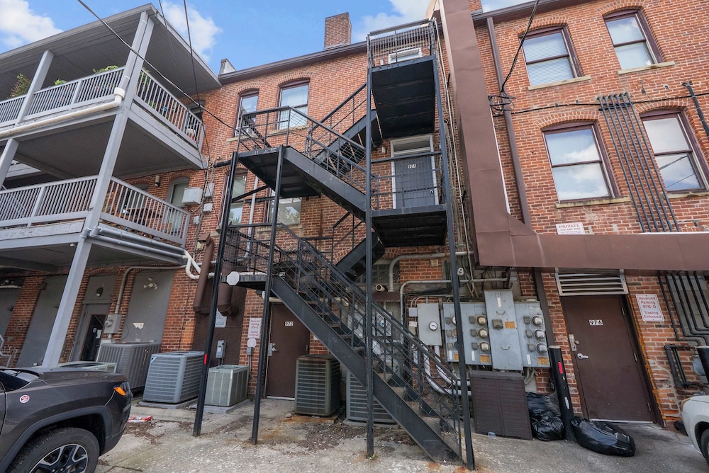 Short North Lounge Stay for 2